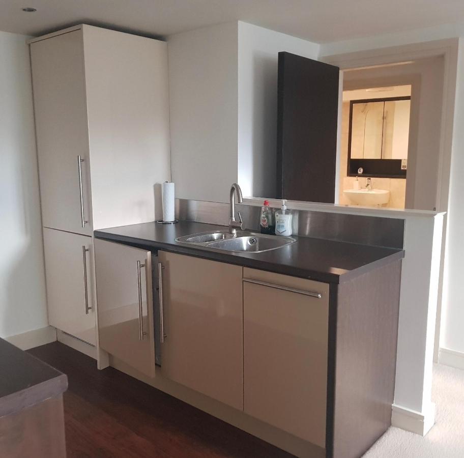 Lovely 1 Bedroom Apartment With Free Parking & Gym Kirkburton Dış mekan fotoğraf